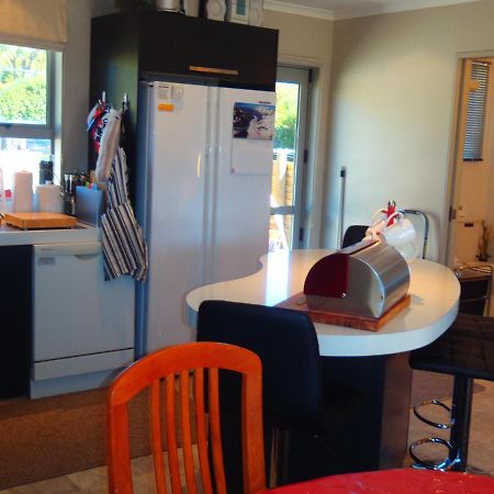 Lakefront Fantail Cottage Lake Hawea, Wanaka Ngoại thất bức ảnh