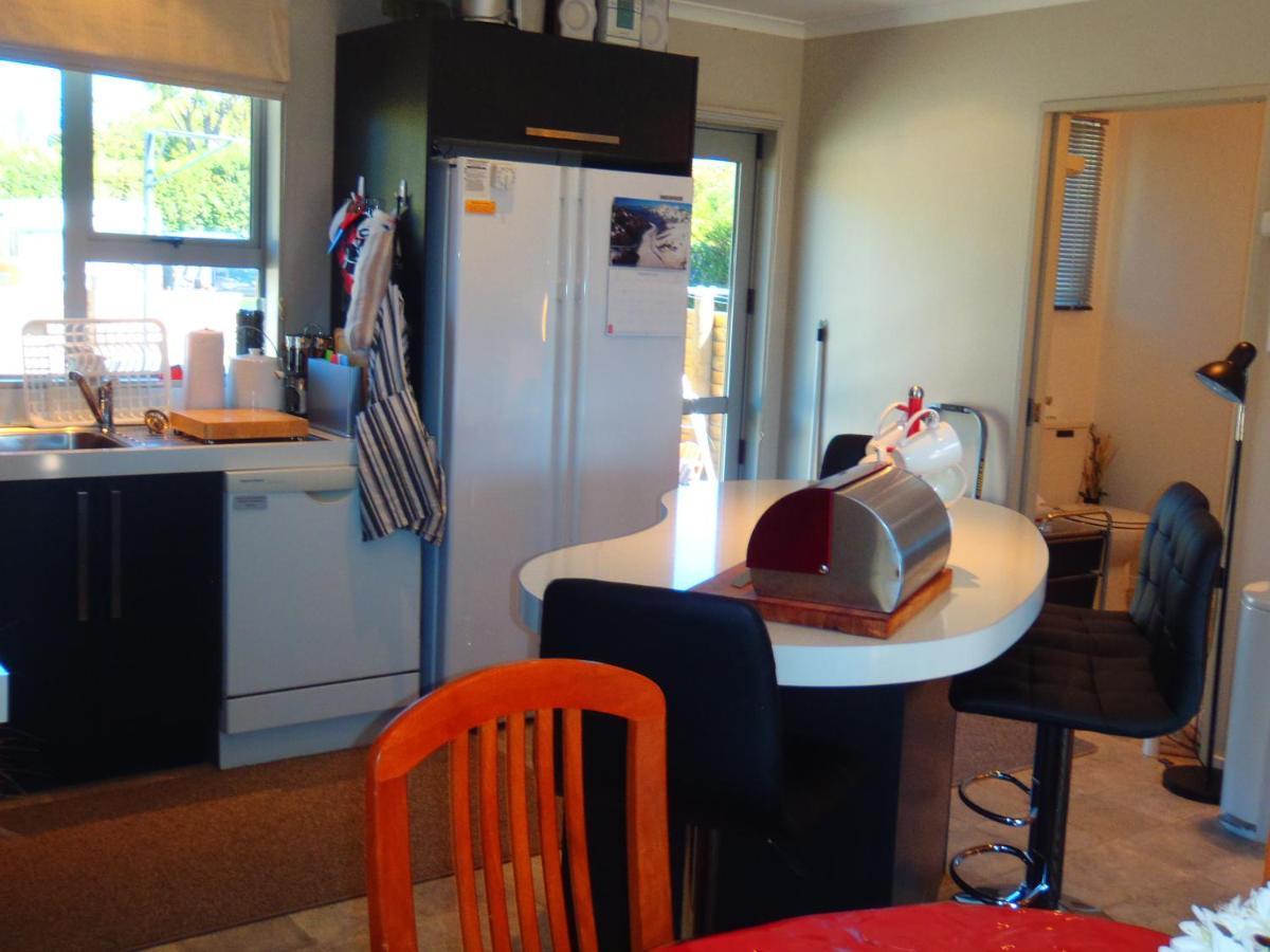Lakefront Fantail Cottage Lake Hawea, Wanaka Ngoại thất bức ảnh