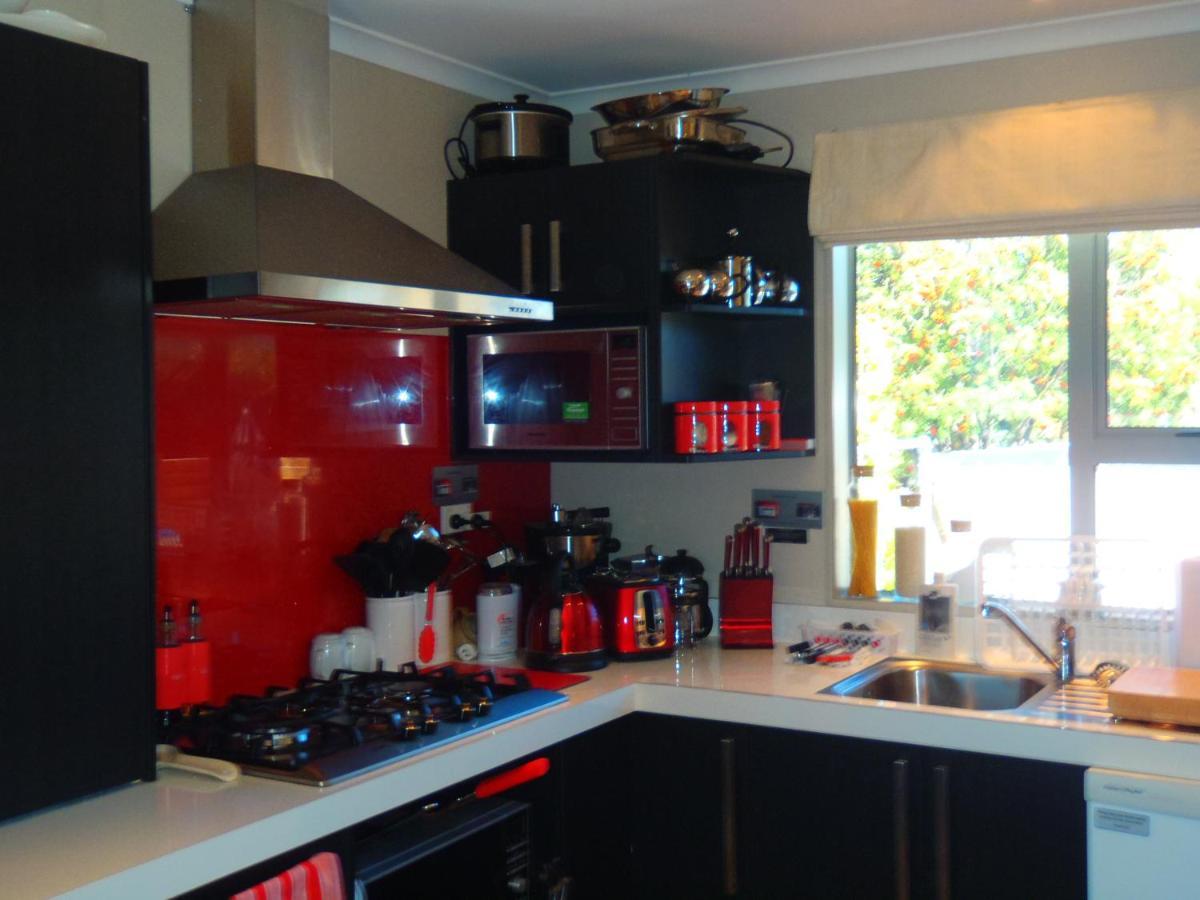 Lakefront Fantail Cottage Lake Hawea, Wanaka Ngoại thất bức ảnh