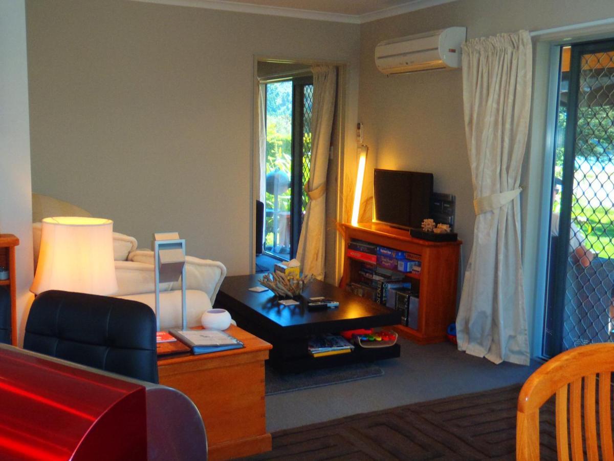 Lakefront Fantail Cottage Lake Hawea, Wanaka Ngoại thất bức ảnh