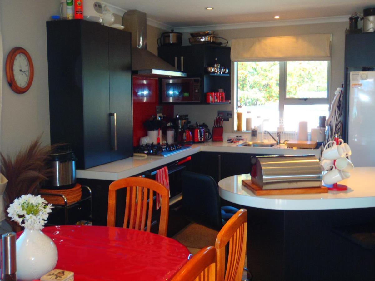 Lakefront Fantail Cottage Lake Hawea, Wanaka Ngoại thất bức ảnh