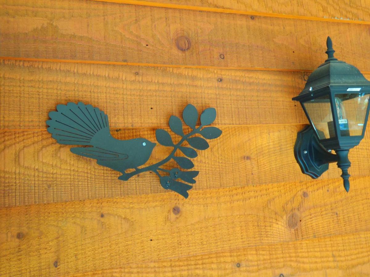 Lakefront Fantail Cottage Lake Hawea, Wanaka Ngoại thất bức ảnh