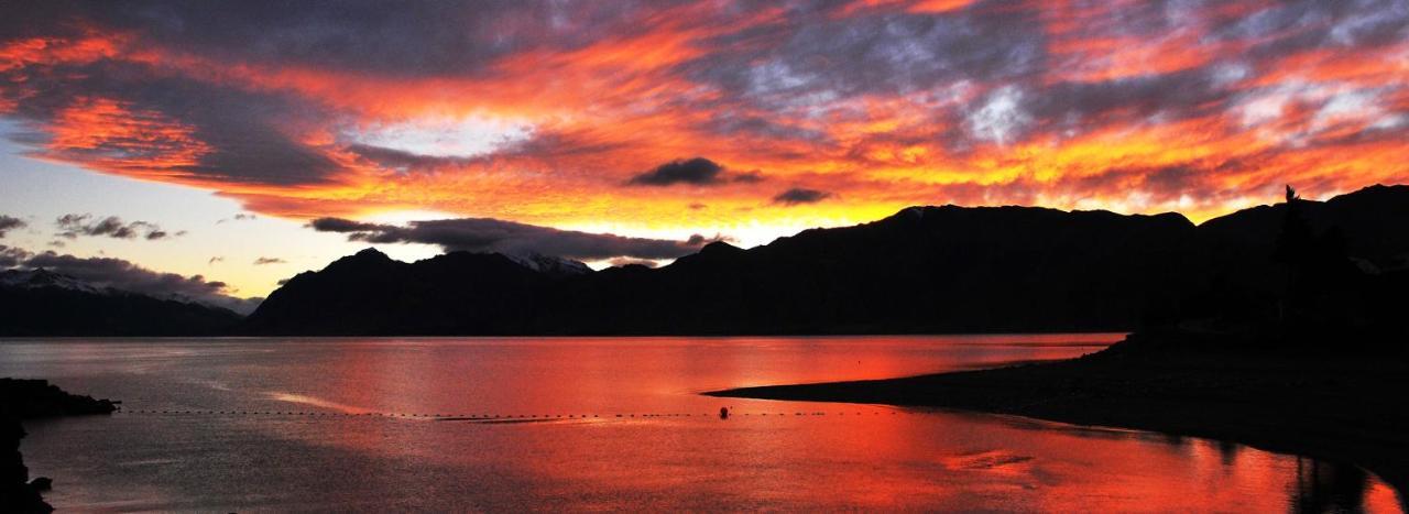 Lakefront Fantail Cottage Lake Hawea, Wanaka Ngoại thất bức ảnh